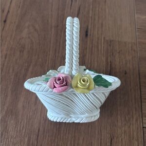 Vintage Nuova Capodimonte Italian
Porcelain Oval White Woven Basket